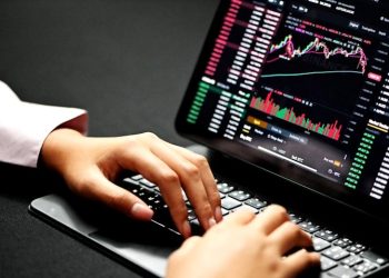 Trading Strategies: How Professionals Approach the Markets