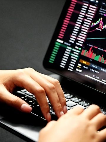 Trading Strategies: How Professionals Approach the Markets